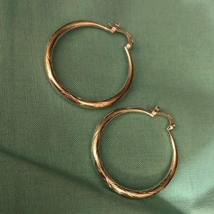 Hoop earrings with etching design.